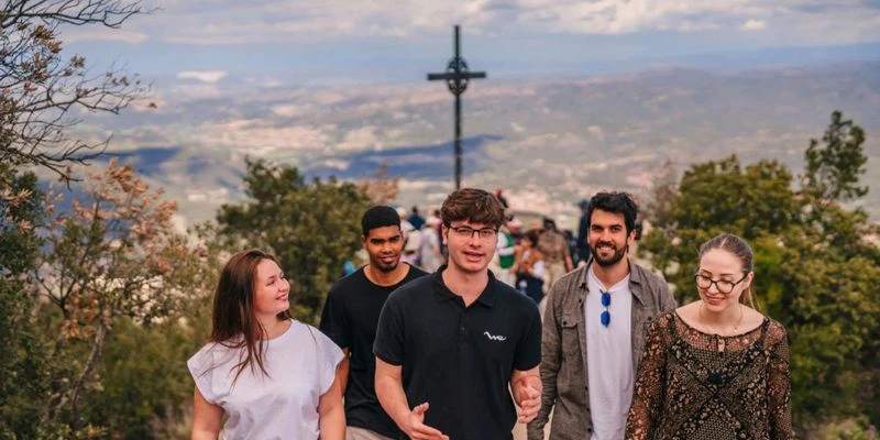 Barcelona Private Tours vs Small Group Tours