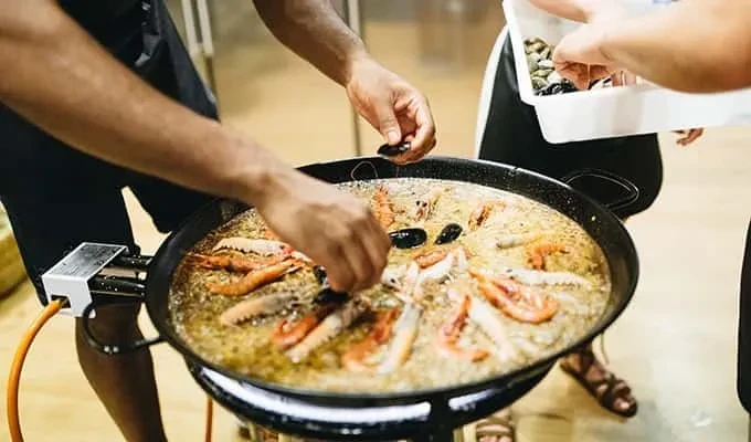 Eating good, cheap Paella in Barcelona (yes, it's possible!)