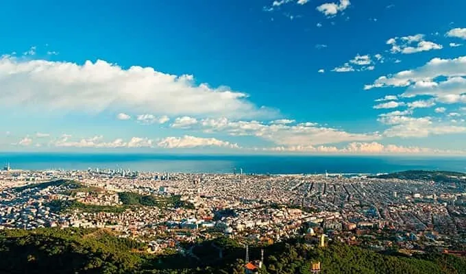 How to get to Barcelona airport from the city centre?
