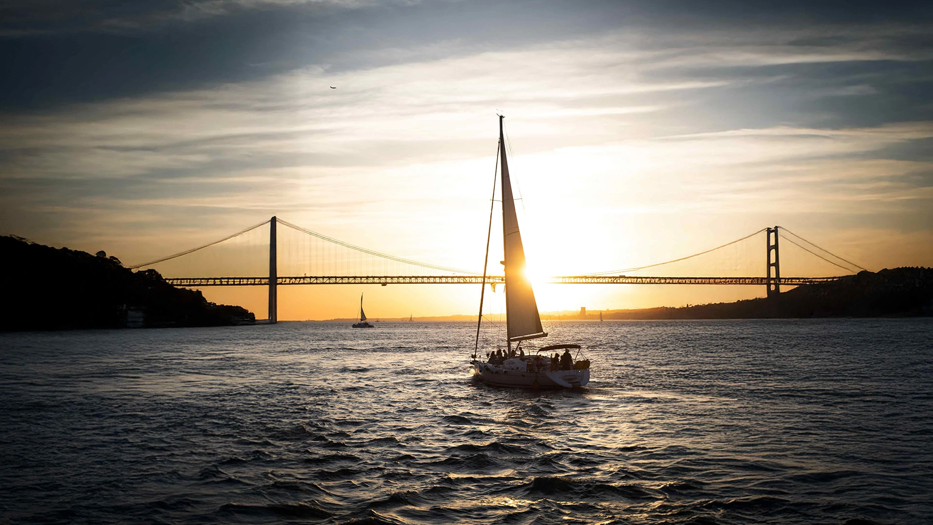Private Tour: Charms of Lisbon, Alfama Tapas Tour and Sunset Sailing