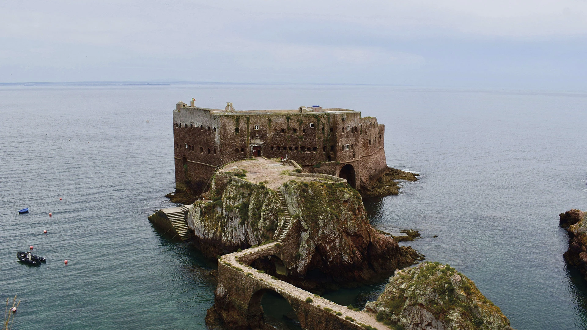From Lisbon: Peniche discovery with Berlengas Island boat navigation, Hiking and Cave Tour