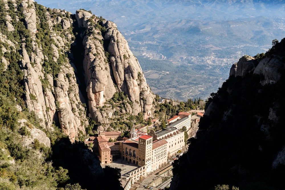 Private Tour: Montserrat & Penedès Wine Private Tour from Barcelona: Monastery Visit, Vineyard Lunch & Tasting