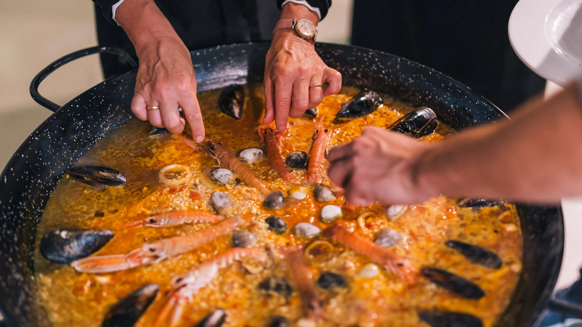 Private Tour: Paella & Sangría Cooking Workshop