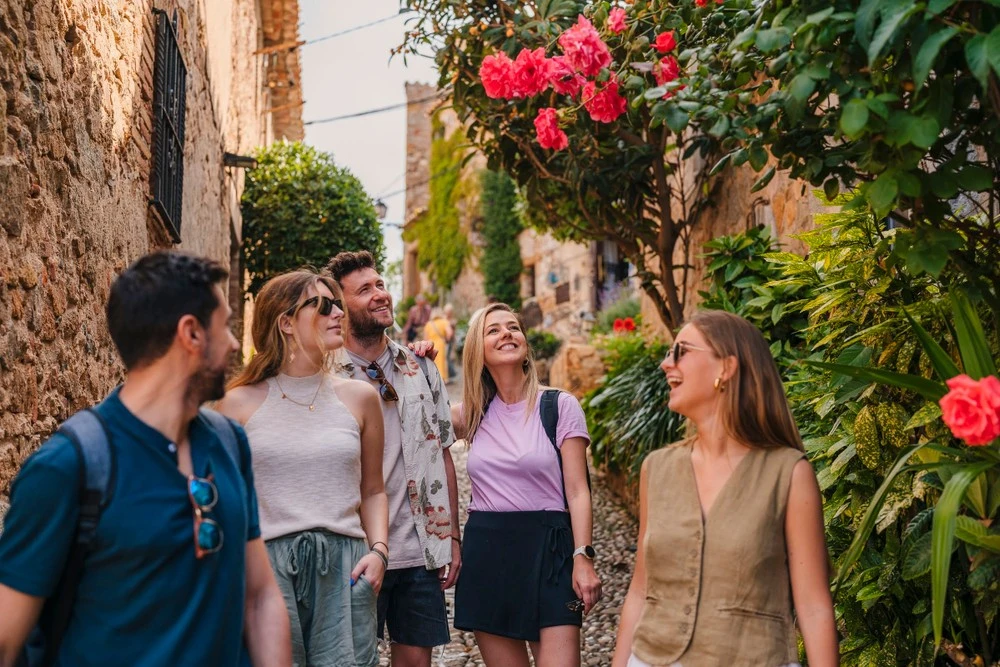 Dalí Museum, Besalú & Girona Tour from Barcelona