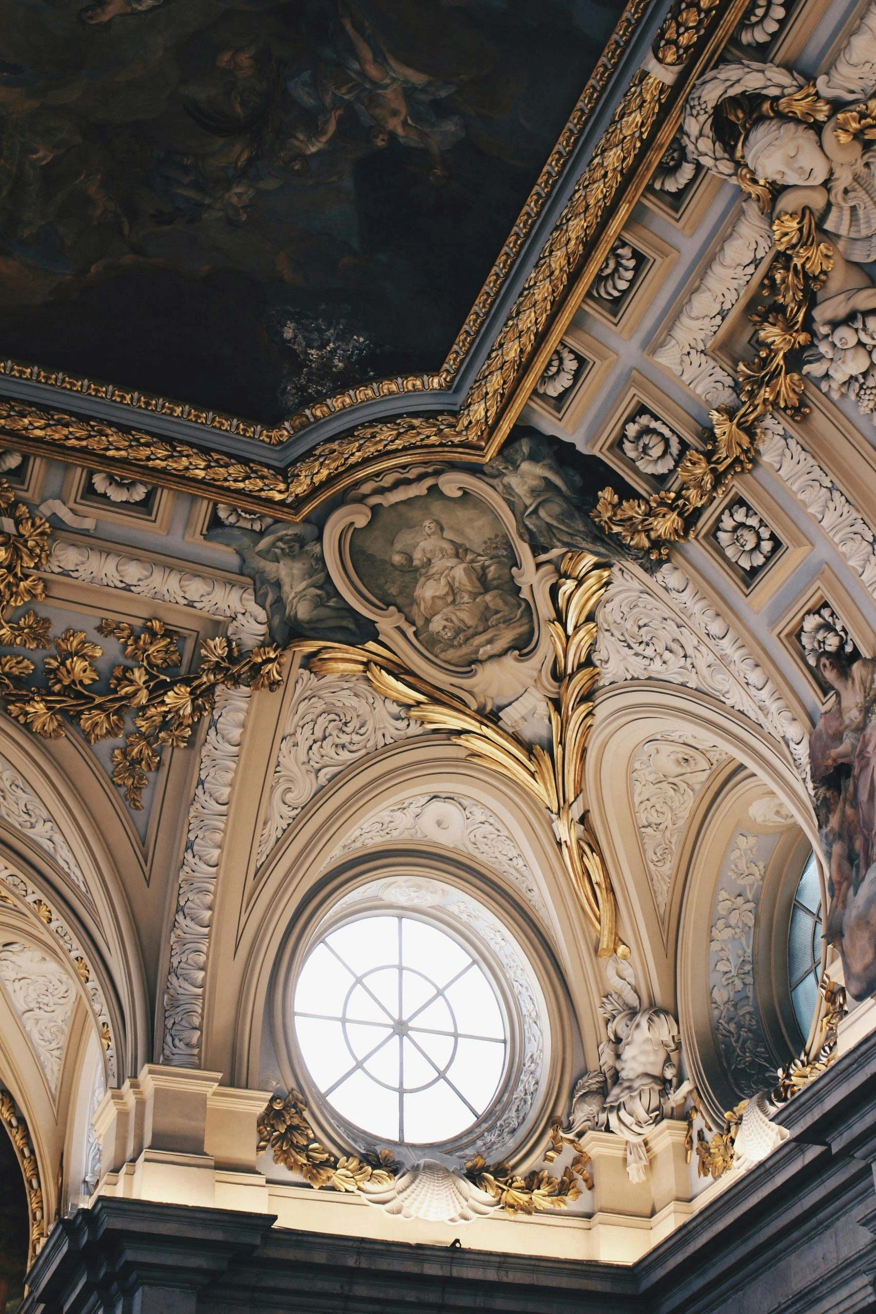 Private Tour: Royal Palace Art Collection & Old Town Walking Tour
