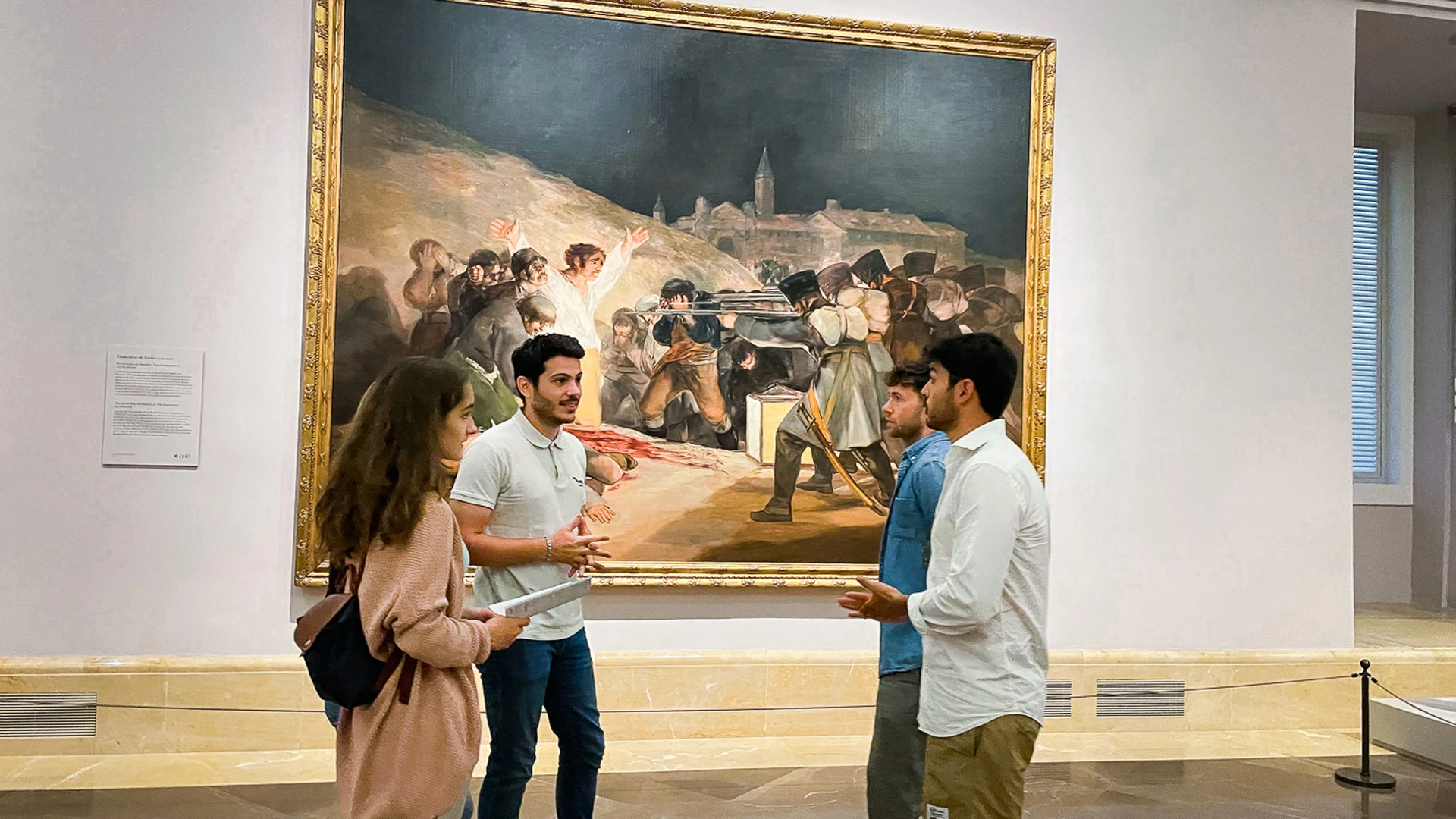 Private Tour: Visit to 1 Iconic Monument with an Official Guide