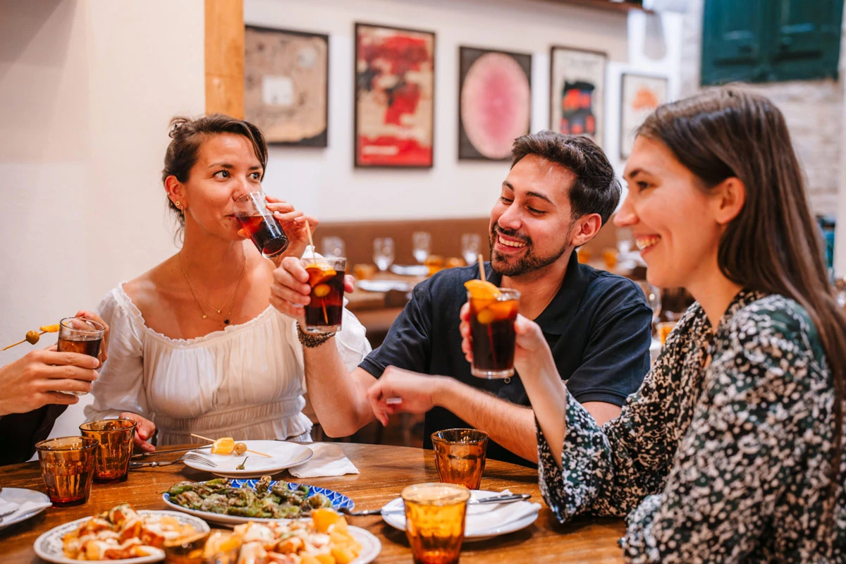 Seville Small Group Tour: Live Flamenco Show with Tapas & Wine